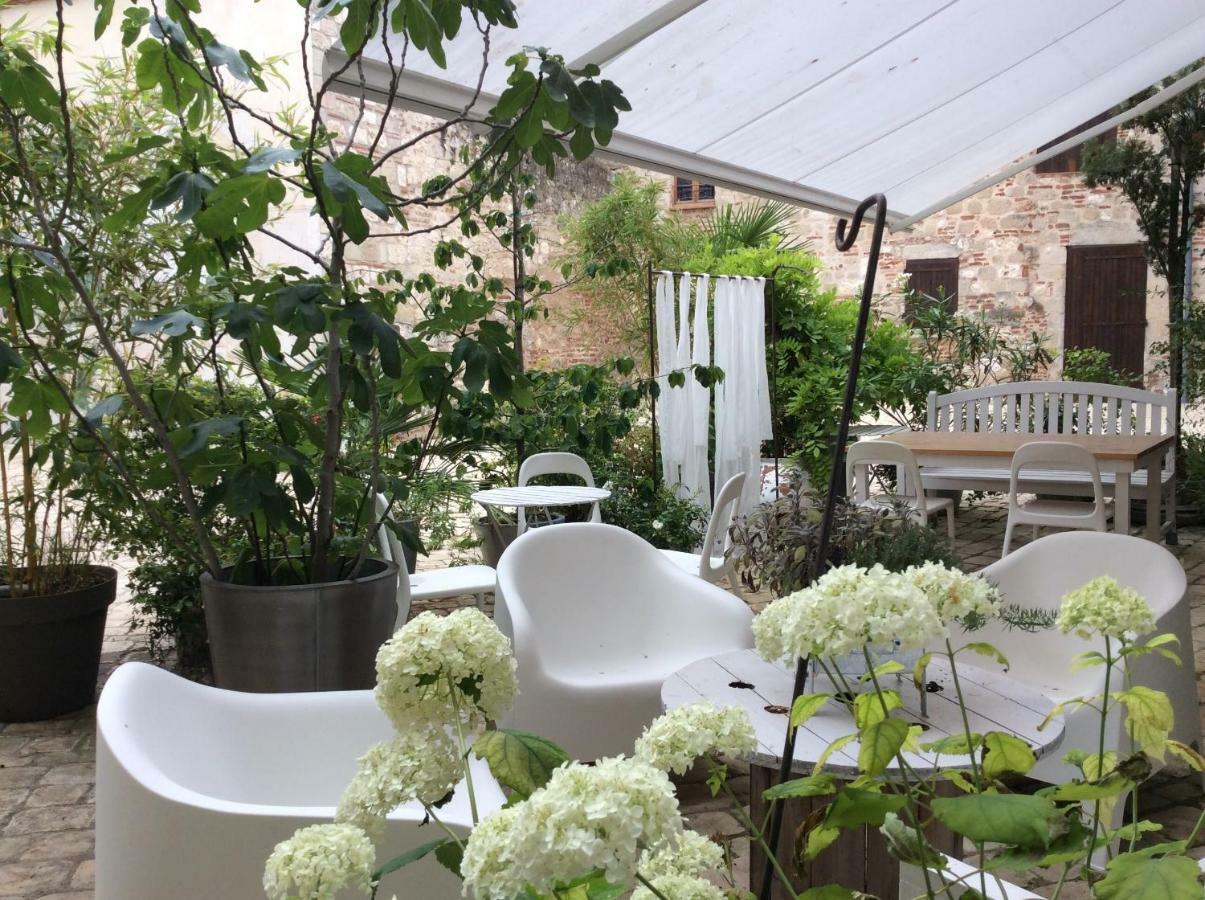 La Maison Sur La Place Penne-dʼAgenais Kültér fotó